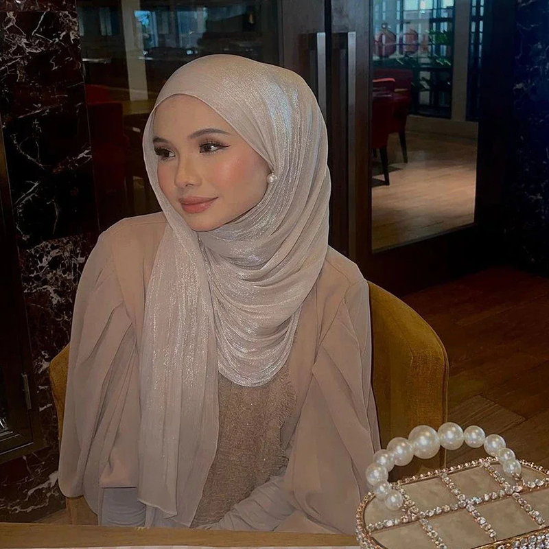 Trend Women Fashion - Hijab Pashmina Sutra Berkilau Terbaru 2026,